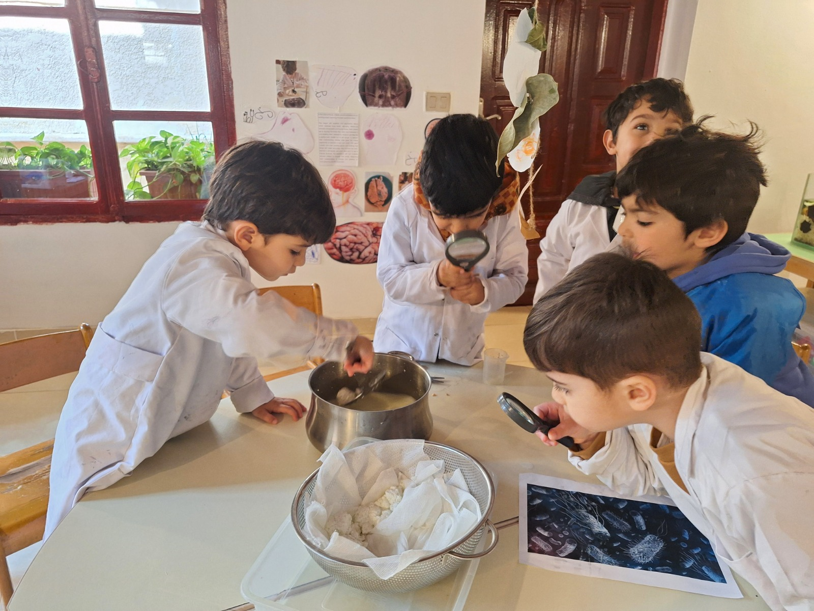 Children learning at Kompass Maadi